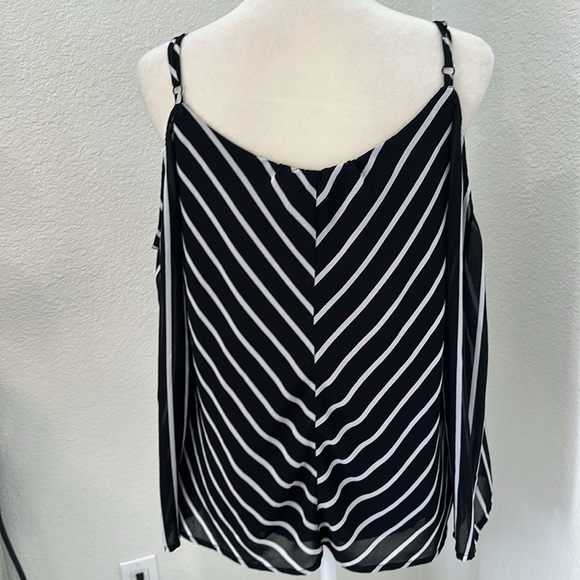 Nicole Miller Top Cold Shoulder Tops Black and White Tops Size Medium - Picture 5 of 7